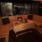 LUXURY 40 FOOT YACHT ON 5 STAR OCEAN VILLAGE MARINA SOUTHAMPTON - minutes away from city centre and cruise terminals - Free parking included
