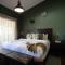 Private Jacuzzi & Pool, Elegant La Escondida 5BR