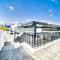 Unbeatable Price, Perfect for Groups with Sea Views by Deluxe Holiday Homes