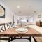 Unbeatable Price, Perfect for Groups with Sea Views by Deluxe Holiday Homes - Fudžajra
