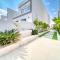 Unbeatable Price, Perfect for Groups with Sea Views by Deluxe Holiday Homes - Fudžajra