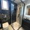 Luxurious & Elegant 6-Bed House - Barnet