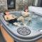 Fyne Byre Cottage - Barn Conversion with Hot Tub - Cairndow