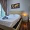 Paragon Suites Studios with Private Jacuzzi near CIQ RTS - 新山