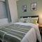 Charming Home in Stourport Sleeps10 with Wifi&Parking by PureStay Short Lets - 斯陶尔波特