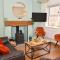 Cosy yet spacious, 3BR, Parking, Village Location