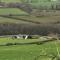 Shepherds Hut-1 Bed-Hot Tub -views