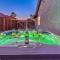 Entire Home w 3BR, Hot tub, Pool, Firepit & Grill - Las Vegas