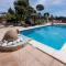 Casa con piscina, jardín y juegos exteriores - Montecristo