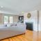 Cape Cod Family Home with Community Beach Access - 伯恩