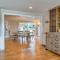Cape Cod Family Home with Community Beach Access - 伯恩