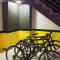 Studio central completo! Garagem coberta para carros médios Sem elevador