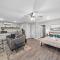 Baytown Private Studio Apartment covered patio Sleeps 4 by the bay skate park main street water park