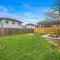 Baytown Private Studio Apartment covered patio Sleeps 4 by the bay skate park main street water park