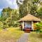 Cabin in the jungle, sea view, campfire, breakfast