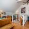 The Golden Parlor- Historic Victorian, Hot Tub