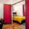 The Golden Parlor- Historic Victorian, Hot Tub