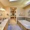 Cabin with Hot Tub - 4 Mi to Calaveras Big Trees! - أرنولد