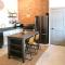 Spacious luxury apt in Historic Downtown - OH Amish country - ميلرزبورج