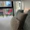 Melbourne CBD Apt With A C Balcony & Pool