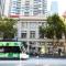Melbourne CBD Apt With A C Balcony & Pool