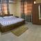 Well furnished three bedrooms apartment in a serene area - Ashonman