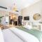 Charming Studio Escape With Unobstructed City View