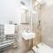 Pass the Keys Contemporary Fulham Penthouse with Large Balcony - London