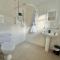 A Cosy & Spacious Retreat with High Ceilings- Glen Cottage