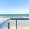 Duplex pé na areia com vista deslumbrante RAT001