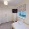 Family Tides, The Bay, 2 bedrooms, patio garden, parking nearby, 2 dogs welcome