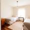 Falmouth Cottage - Dog Friendly Beachside Getaway 2,5 Acres
