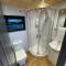 Maple Lodge Quirky Salvaged Railway Carriage with Hot Tub - Boston