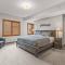 Spring Creek Spacious Luxury King One Bedroom plus Den at White Spruce Lodge