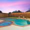 Beautiful 5BR 2BA DeSoto Holiday Home with Pool