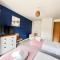 Cambridge - Modern 4-BR Home with Gardens & Wi-Fi