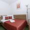 Solid Gold Garni Hotel