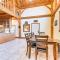 Lakefront Gem on 32-Acre Lot in Angleton! - انغلتون