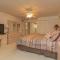 Sun Eagle Condo! Cozy condo with workspace and community pool! - برادنتون