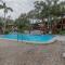 Sun Eagle Condo! Cozy condo with workspace and community pool! - برادنتون
