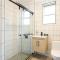 39-1 Renovated 3BR Prime Midtown West