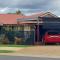 Red Cottage. 2 ROOM FOR 1. BEDROOM+Private Kithenette, Lounge, TV, Fridge room - Harristown