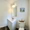 Beach House Cape May just 1 block from the Bay & a Short 5 minutes walk, Sleeps 19 - كيب ماي