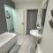 COASTAL RETREAT Town Centre Entire Property, Very Close to Sea & Restaurants, 2 King Size Beds