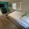 Lake Norman Experiences Waterfront Cottage with Boat Rental and Private Bar - 穆尔斯维尔
