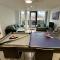 Lux Livin Apartments - Luxury 2 Bed Apartment with Sky Garden