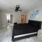 Renovated Apartment Quiet Backyard, Jacuzzi, BBQ,2