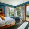 Bullock Creek Chalet - Sleeps 8 - Lake & Mountain Views - Private & Secluded