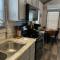 Surf City 2BR Park Home with Waterfront View and Parking - 瑟夫城
