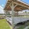 Surf City 2BR Park Home with Waterfront View and Parking - 瑟夫城